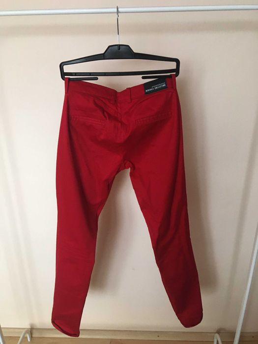Czerwone materiałowe spodnie Bershka roz. XS
