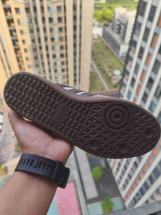 Damskie trampki Adidas, białe i szare, rozmiar 39