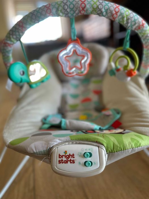 Espreguiçadeiras bebé (com música e barra de brinquedos removível)