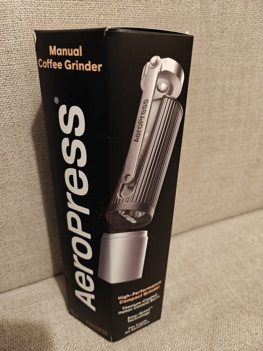 Nowy młynek ręczny do kawy AeroPress z aluminium i stali nierdzewnej