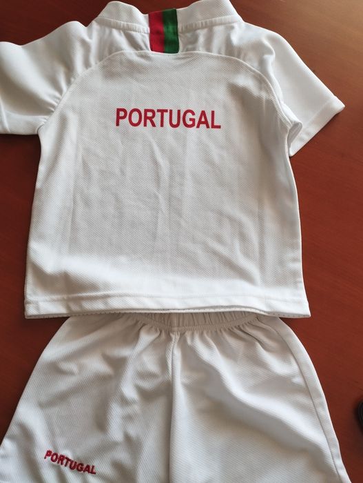 Equipamento de Portugal criança
