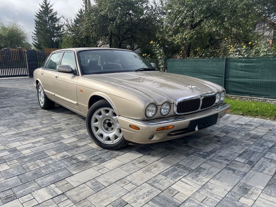 Jaguar XJ