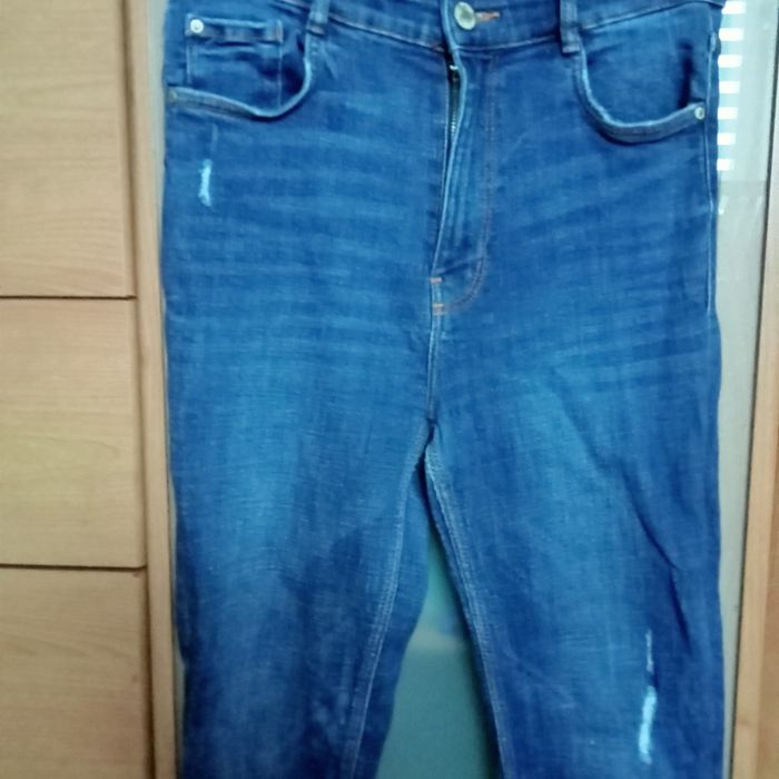 Jeansy damskie ze streczem i przetarciami Zara 40