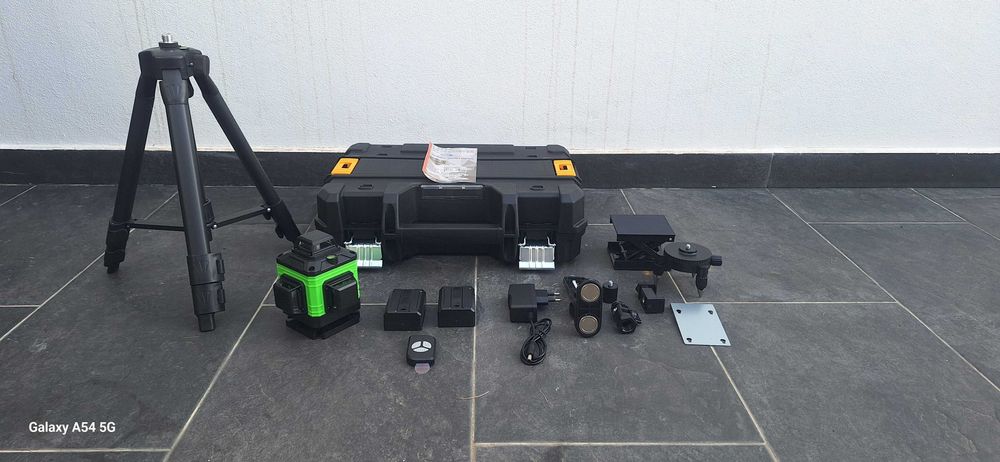 Nível laser 16 linhas 2 baterias + tripé 3D Autonivelante NOVO
