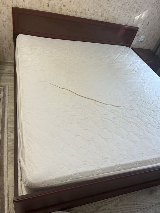 Продам кровать на металевому каркасі з матрасои 1,80*2