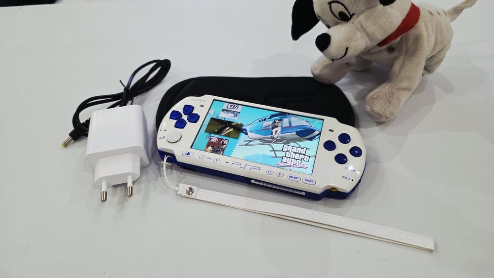 Sony PSP-3000  64гиг 136игр+ чехол!