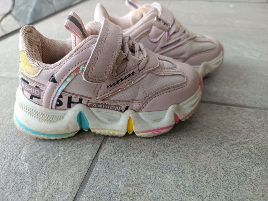 Взуття для дівчаток