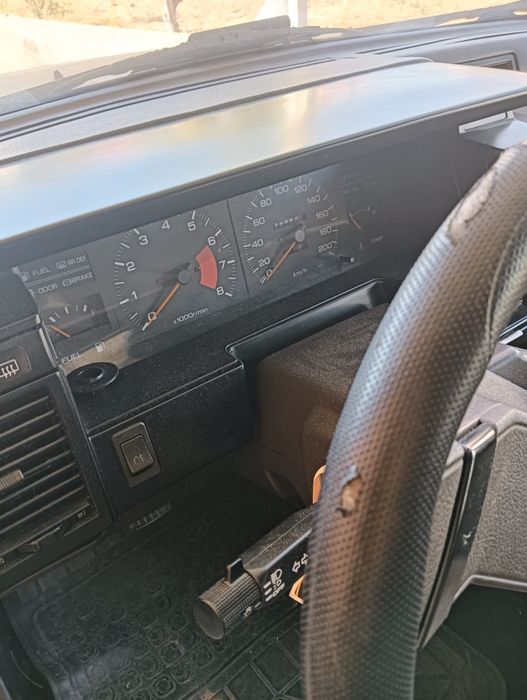 Nissan Sunny — fotografia 5