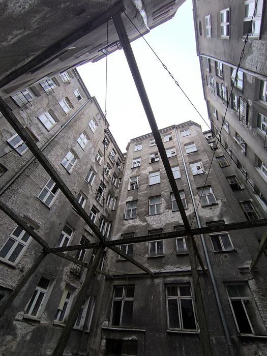 Opróżnianie  mieszkań  strychów garaży hali domów posesji