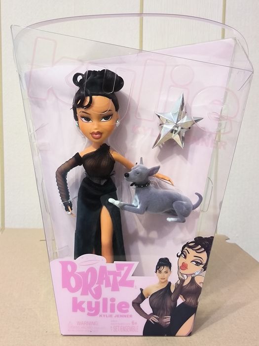 Bratz Kylie Jenner Night Fashion Doll Лялька Братц Кайлі Дженнер у вечірній сукні з Італійським хортом собакою