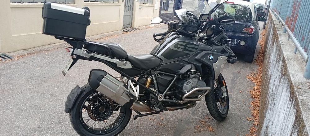 BMW R1250GS rebaixada fábrica triple black
