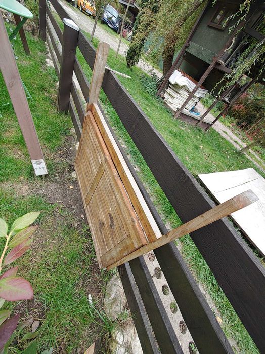 Stolik drewniany balkonowy montowany na barierkę 50 x 80 cm składany