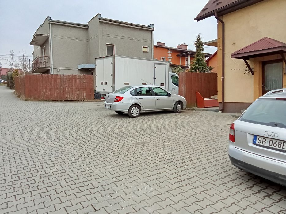 Wynajmę garaż 80m/kw z parkingiem