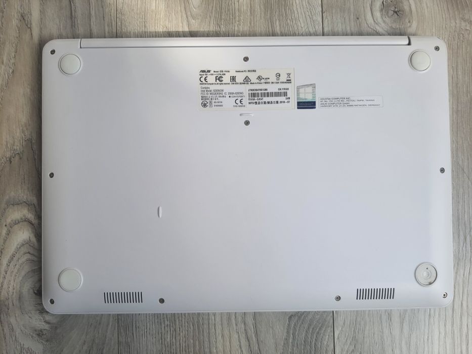 Biały laptop Asus, Intel Core i3, dysk SSD!