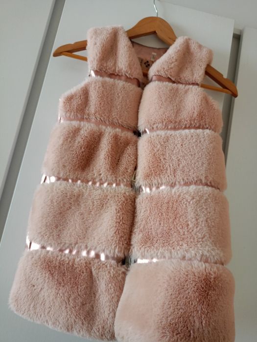 Хутряна жилетка безрукавка  дівчинці 7-8-9 тепла