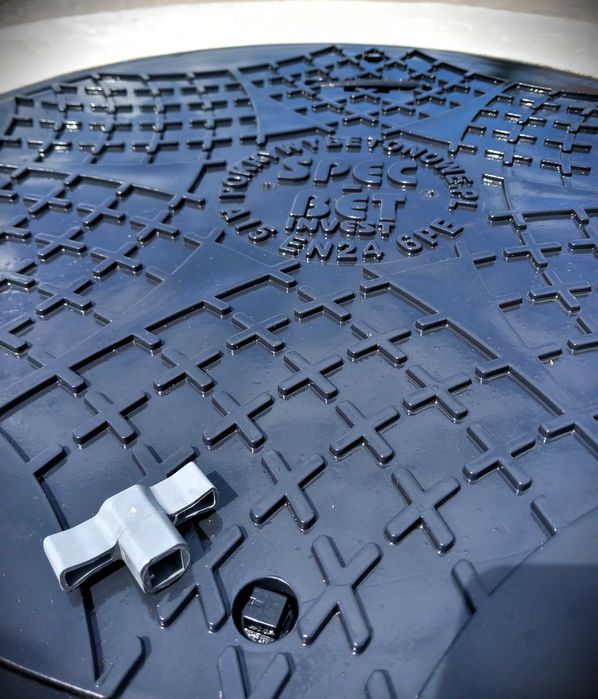 BEZPIECZNA na klucz Pokrywa Betonowa 105cm WŁAZ zamykany z POKRYWĄ