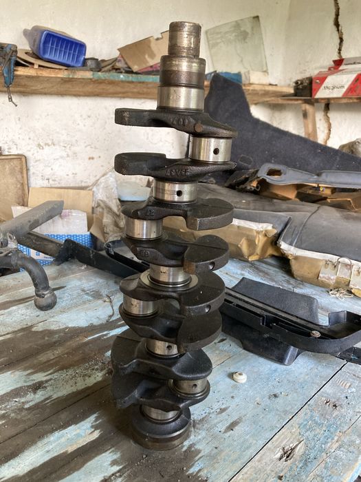 Volvo 740gl 2.3  колінвал