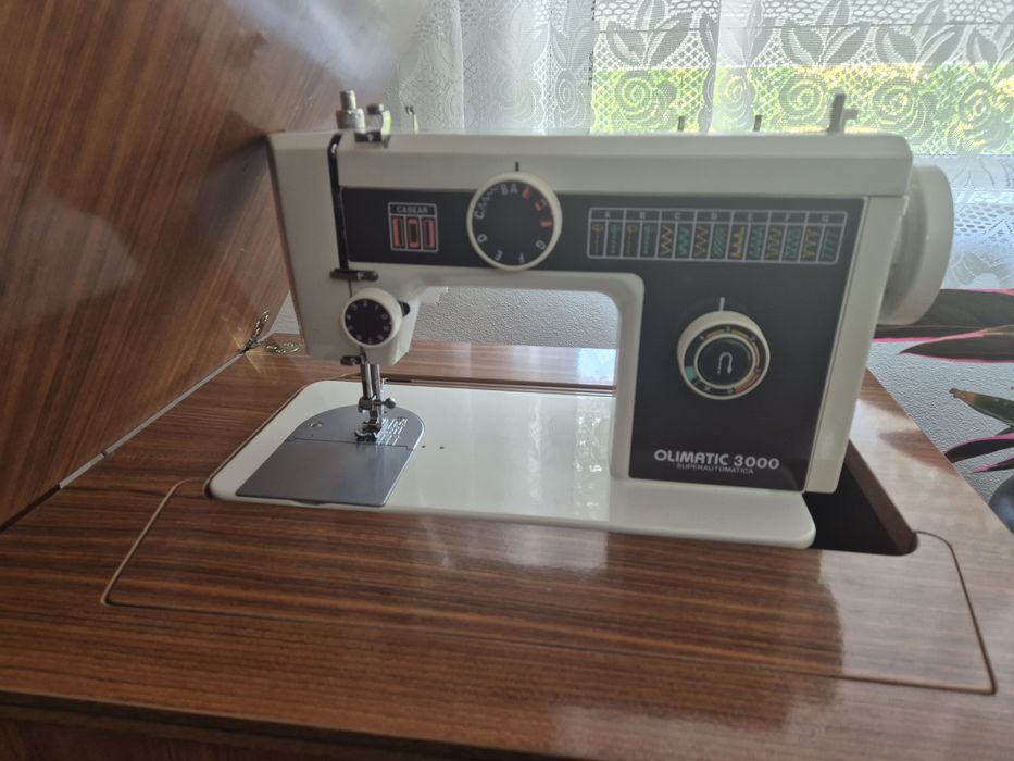 Máquina de costura Olimatic 3000 superautomática
