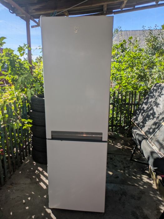 Холодильник Indesit LI8S1W