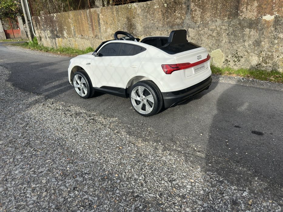 Carro a bateria criança Audi e-tron