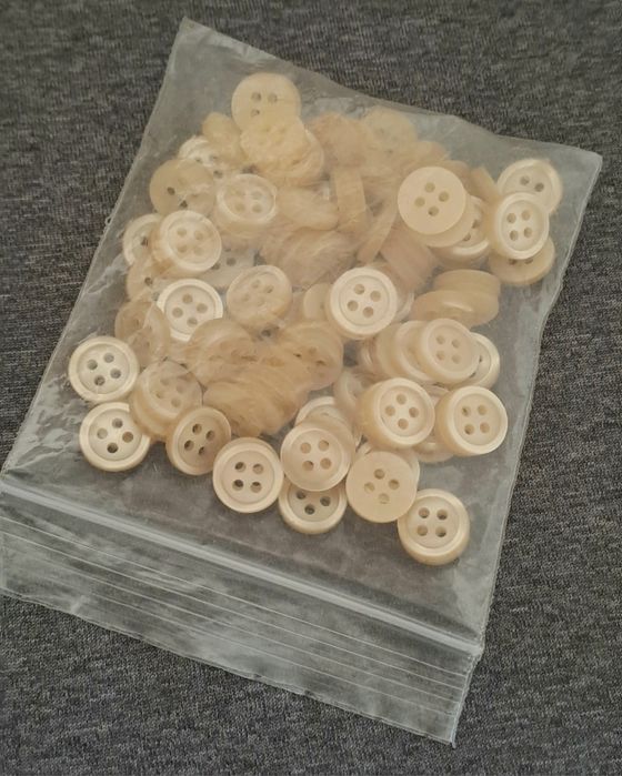 100 botões bejes 11mm de diâmetro