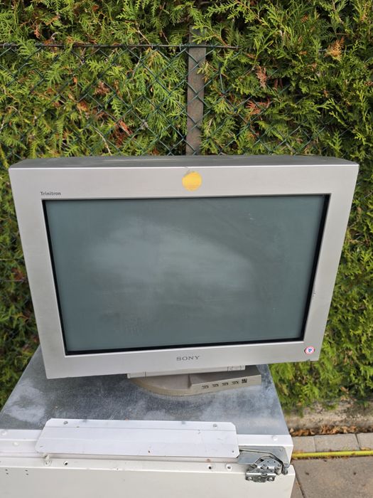 monitor Sony model GDM-FW900