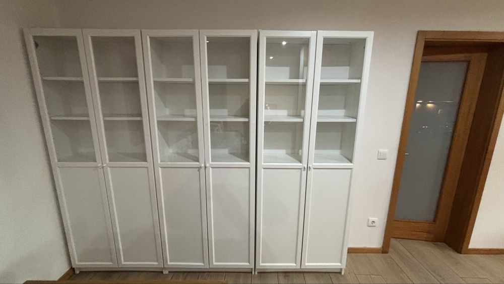 Estantes IKEA BILLY com portas de vidro – Excelente estado