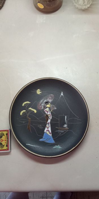 Продам настенные тарелки.