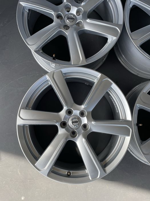 Felgi aluminiowe 19 cali 5x108 et 42,5 8J Volvo XC60 XC90