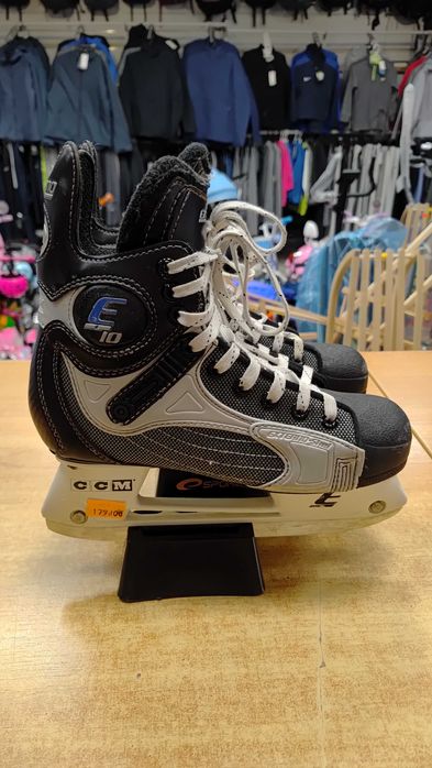 Łyżwy hokejowe CCM Externo ( rozmiar 37 )