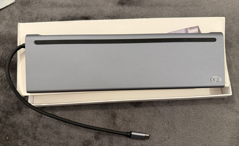 Багатофункціональний USB-C адаптер 12-в-1.