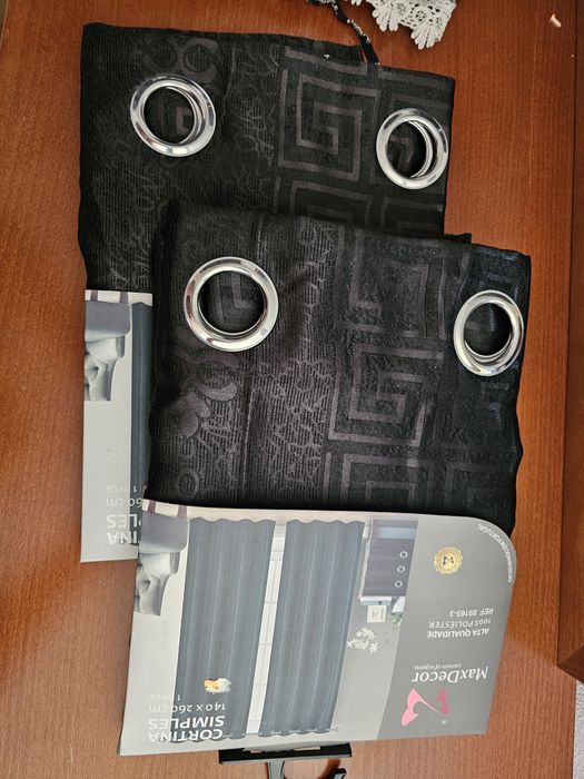 2 pares cortinas pretas