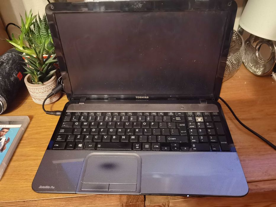 Laptop Toshiba na przyzwoitym chodzie :) Windows 10 HOME 64 bitowy