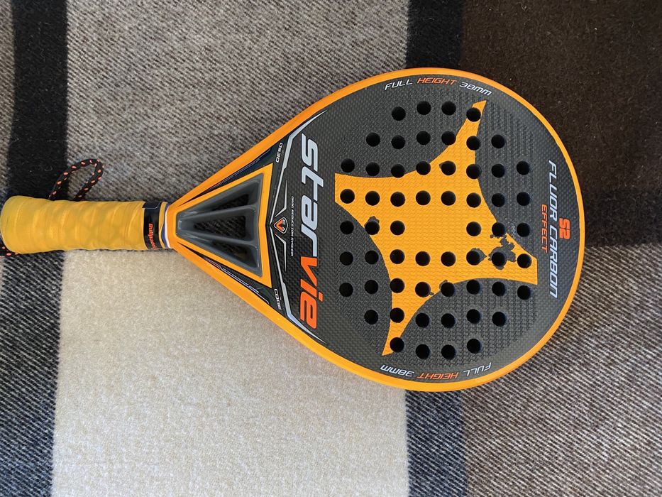 Raquete de padel da starvie laranja e preta