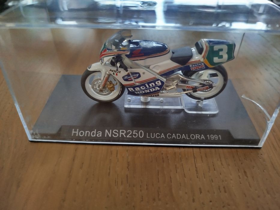 50 Miniaturas MotoGP