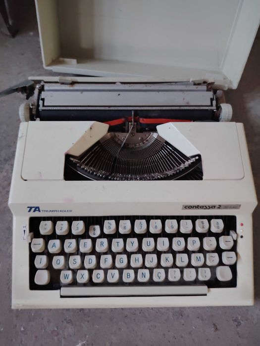 Maquina de escrever antiga