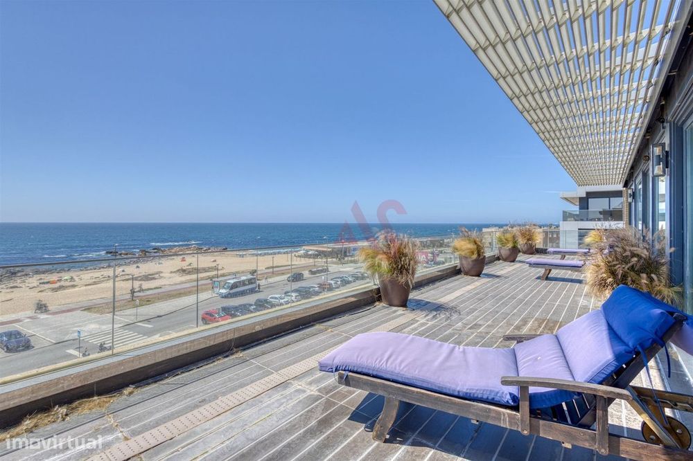 Penthouse Duplex Exclusiva em Frente à Praia de Salgueiros – na Primei