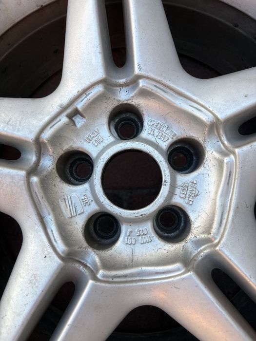 Продам диски r17 5/100 з резиною.