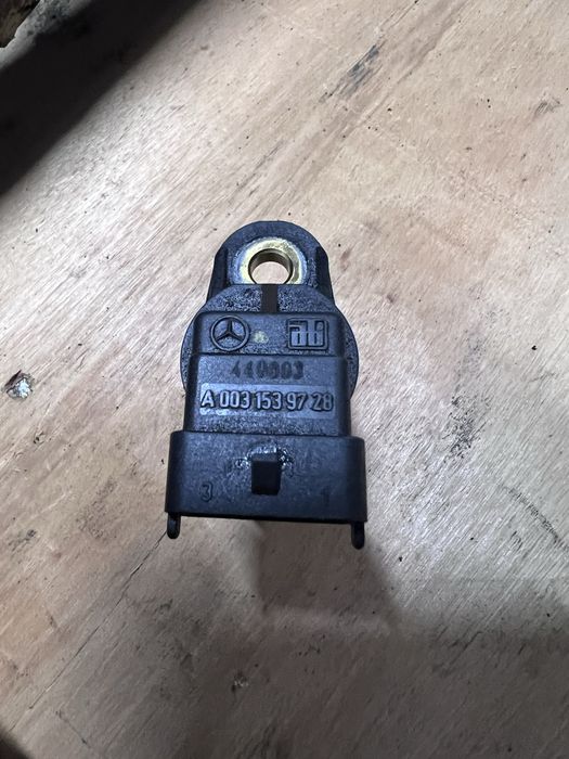 Датчик колінвала розпредвала Mercedes 2.2 2.7 cdi