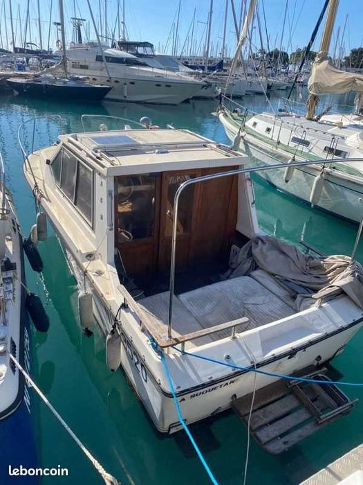 Jacht motorowy motorowka Hausboot ACM 660  oszczedny  diesel 140ps