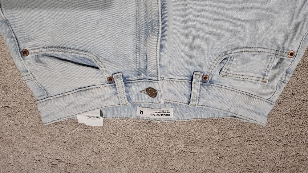 Krótkie spodenki House M