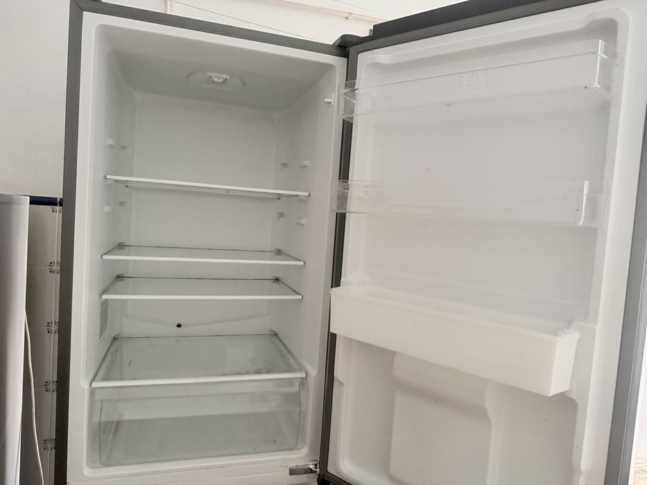 Frigorifico combinado inox com dispensador de agua excelente estado