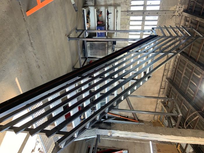 Schody metalowe zewnętrzne  stalowe techniczne krata