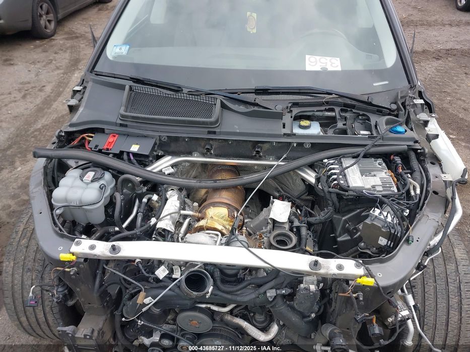 Audi q8 в дорозі на ходу