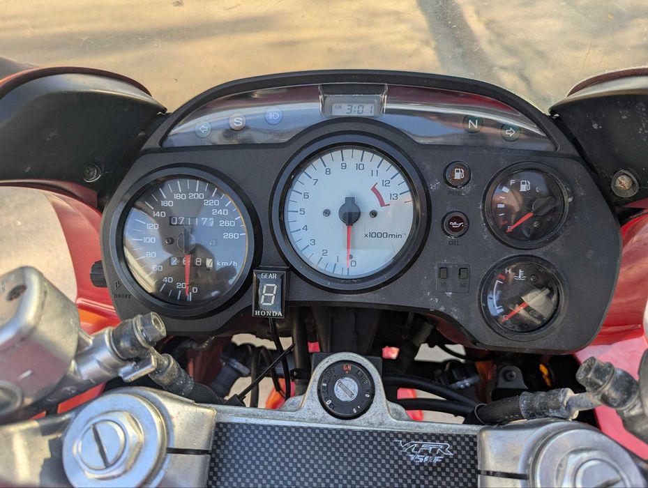 Продам Honda VFR 750F