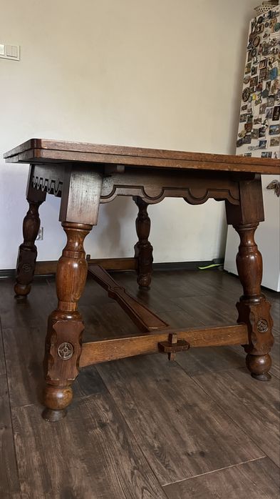 Stół antyk, rozkładany o  wymiarach  1,30/90