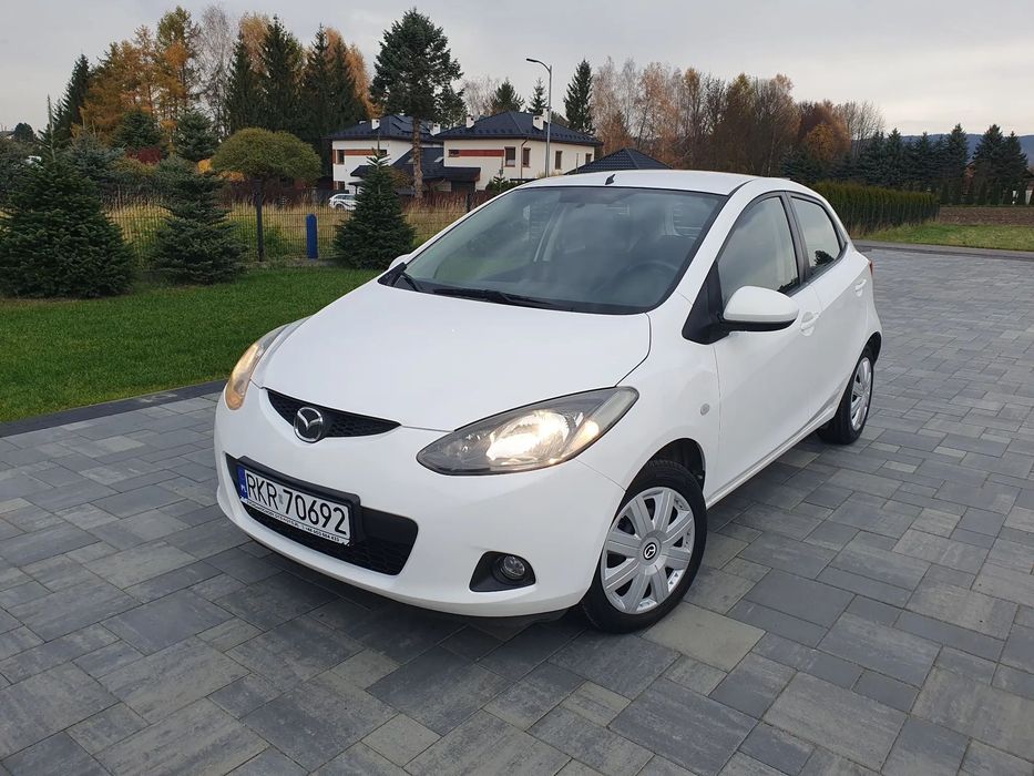 Mazda 2 1.3 MRZ 75KM LPG 175 tys km 2009 rok Biała perła
