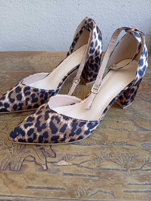Sapatos de salto alto tigresse