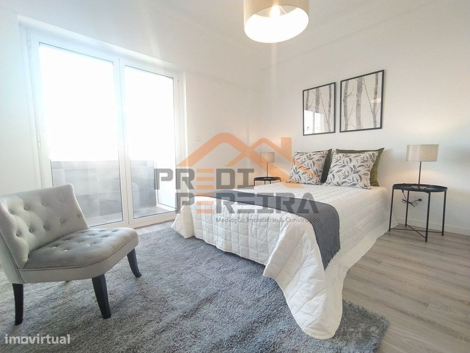 Situado em Benfica, apartamento T3 em processo de remodelação.