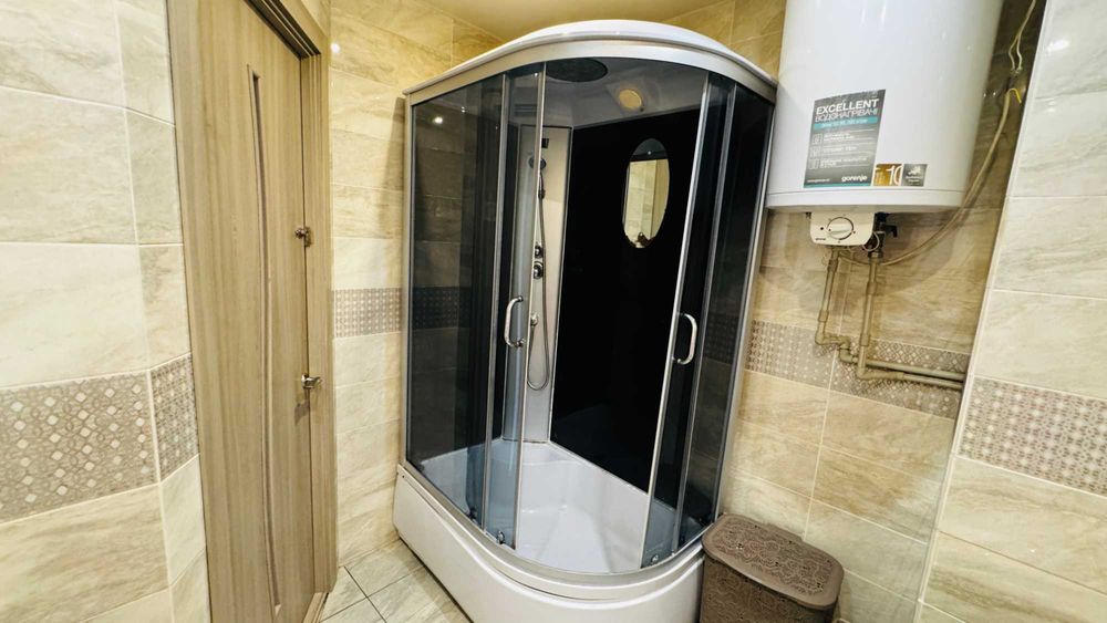 Продам трикімнатну квартиру на Зарічному, вулиця Десантна.
